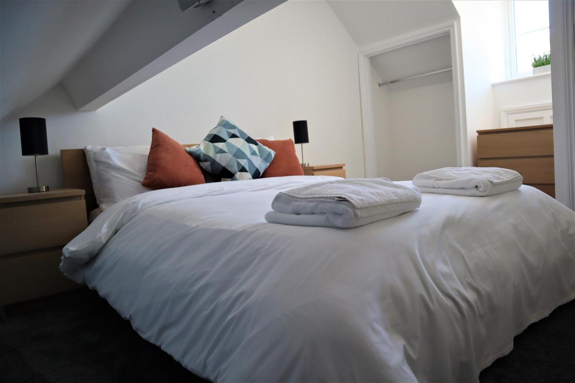 Victoria 4 Bedroom Serviced House Short Lets - Near Northampton Gen Hosp & Town Centre Exterior photo