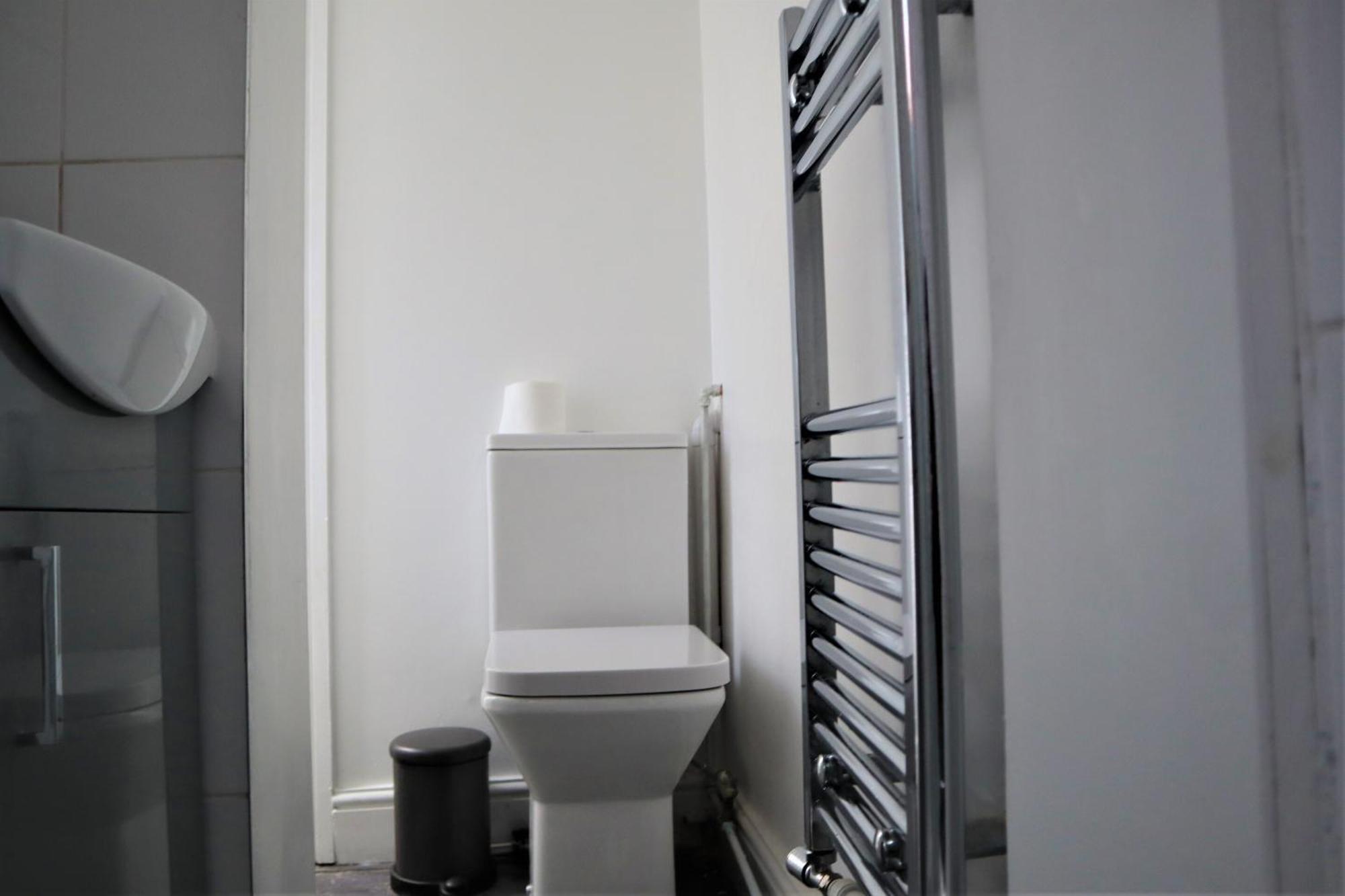 Victoria 4 Bedroom Serviced House Short Lets - Near Northampton Gen Hosp & Town Centre Exterior photo